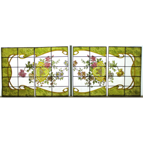 Décor Art Nouveau aux fleurs et papillons