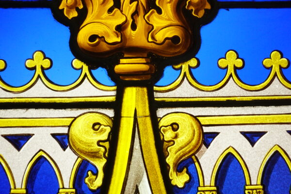 Couple dans décor gothique – Image 8