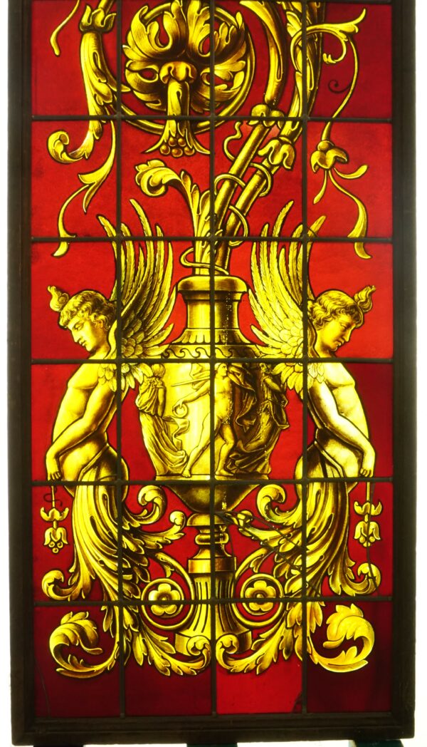 Décor doré sur fond rouge – Image 3
