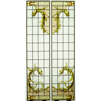 Vitraux aux décors de chimères néo-Renaissance